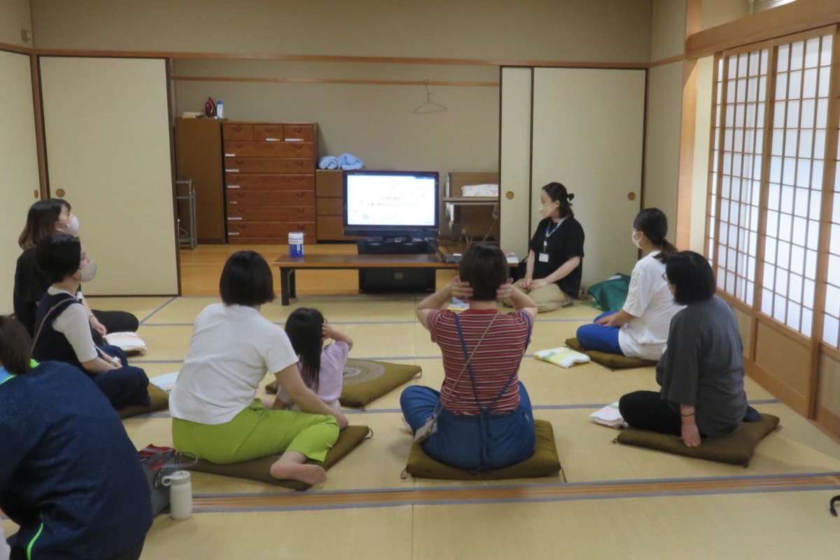 公開講座 「お母さんと赤ちゃんのための出産前後のマタニティクラス～心と体を温める講座～  第１回  心と体を温めておなかの赤ちゃんと一緒にリラックス」を開催しました