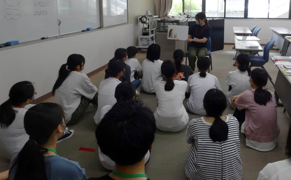 県大生と絵本を楽しもう