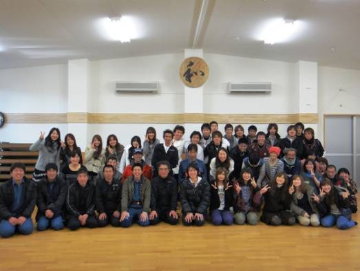 小坂集落の皆様と学生たち 小坂集落の皆様と学生たち